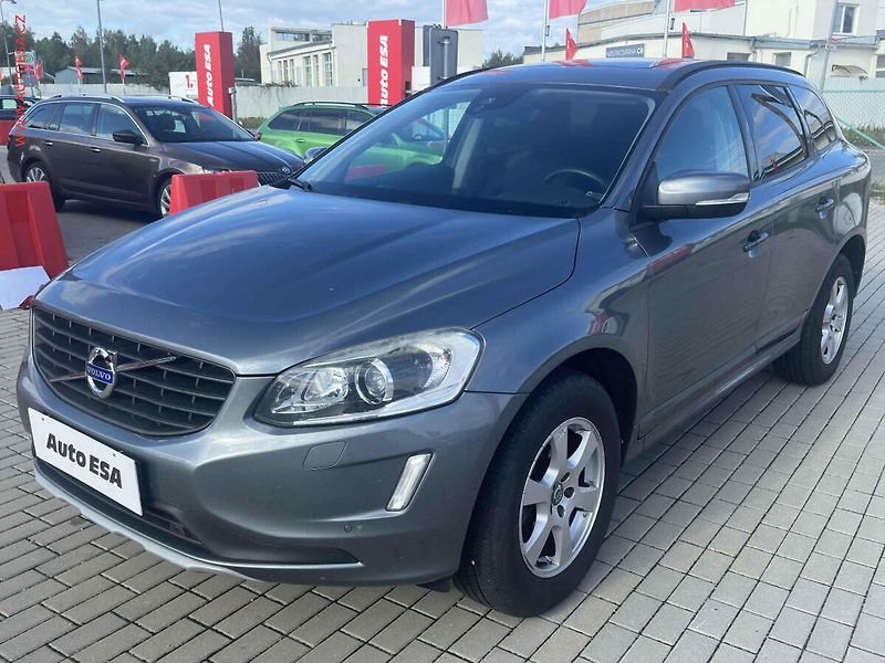 Volvo XC60 (2015) 2.0 D3, 2.maj,ČR, servis - fotka 3 z 23