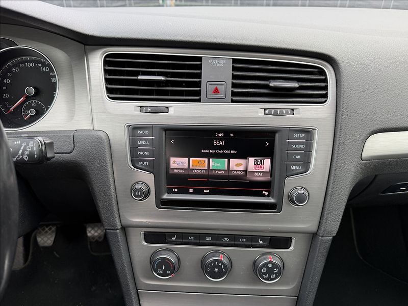 Volkswagen Golf VII 1.6 TDI Comfortline - fotka 8 z 12