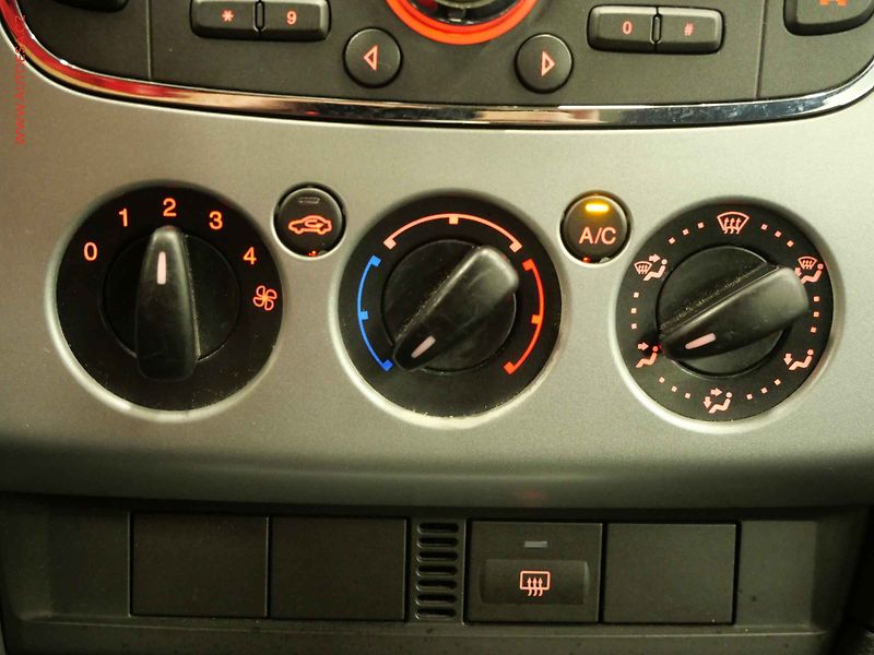 Ford Focus (2007) 1.8TDCi, AC, STK7/28 - fotka 16 z 17