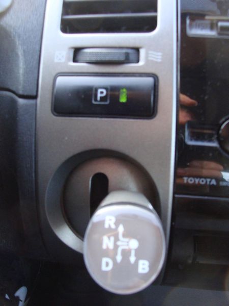 Toyota Prius 1.5i/E, 57 kW, REZERVACE - fotka 22 z 30