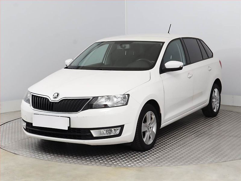 Škoda Rapid (2017) Spaceback 1.2 TSI, Automat - fotka 2 z 13