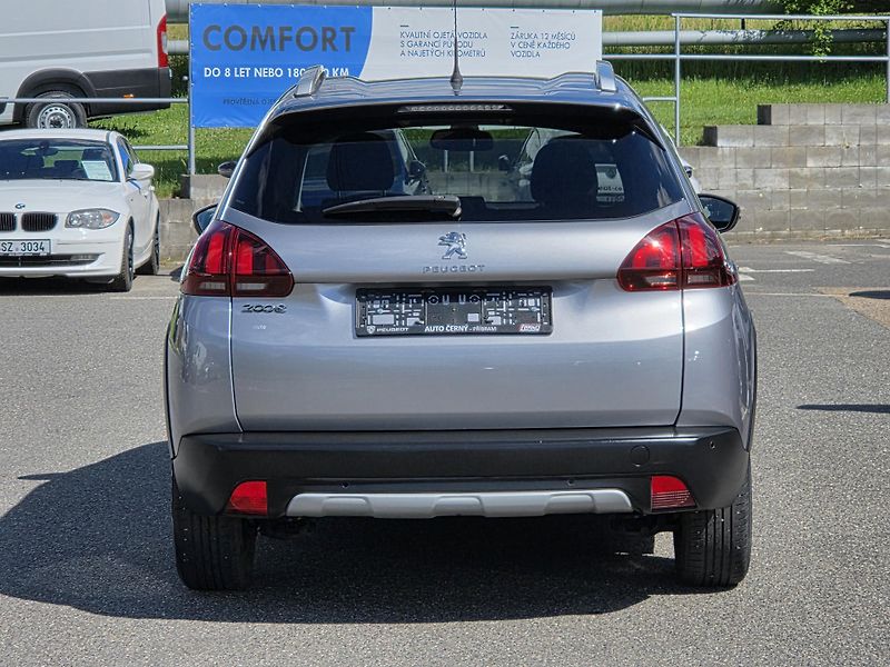Peugeot 2008 (2018) 1.2 PT 110 ALLURE MAN5 - fotka 4 z 28