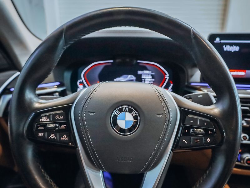 BMW Řada 5 530d xDrive 210 kW - fotka 13 z 28