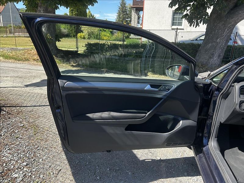 Volkswagen Golf 1,2 TSi  P+Z Senzory,Klimatiza - fotka 10 z 43