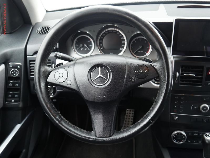 Mercedes-Benz GLK (2008) 3.0 CDi 320 CDi 4Matic, ČR - fotka 15 z 18