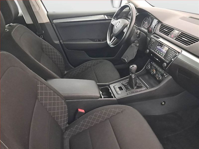 Škoda Superb (2015) 1.6 TDI, Tempomat - fotka 9 z 15