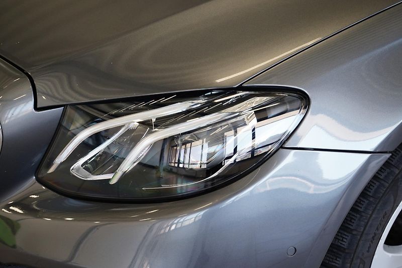 Mercedes-Benz Třídy E - fotka 9 z 37