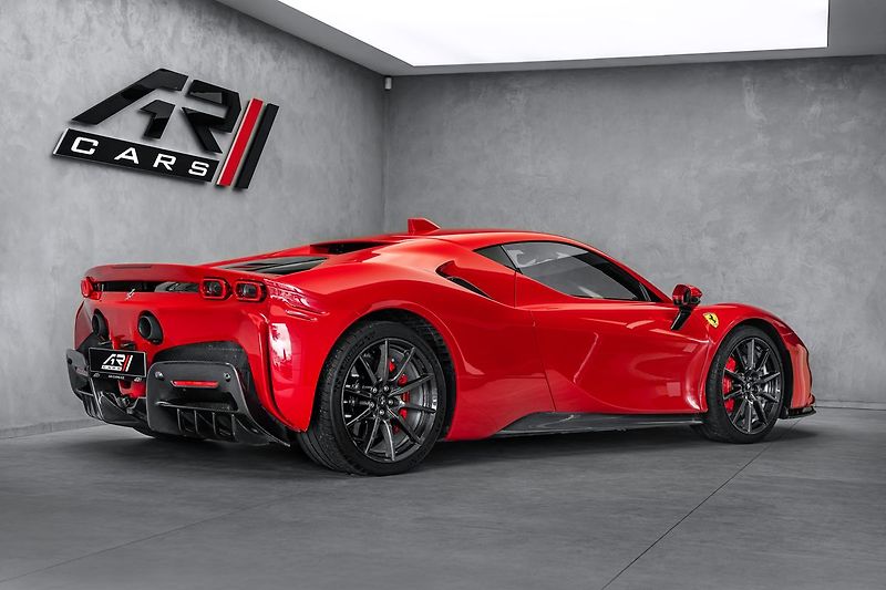 Ferrari SF90 Lift, karbon, metalíza - fotka 5 z 36