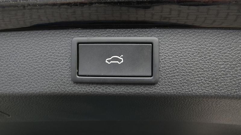 Škoda Karoq 1,5 TSI Ambition DSG - fotka 22 z 24