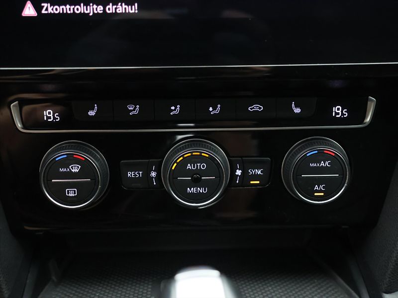 Volkswagen Passat 2,0 TDI DSG Virtual Business - fotka 25 z 36