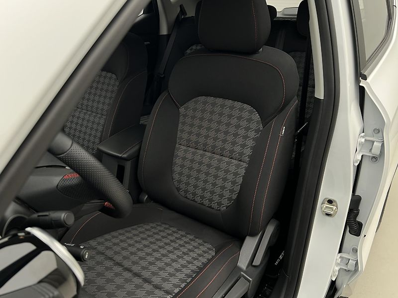 MG ZS 1.5 ESSENTIAL PLUS CZ 1.maj. - fotka 15 z 40