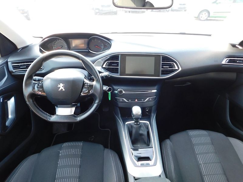 Peugeot 308 (2015) KOMBI 2.0 HDi - fotka 7 z 37