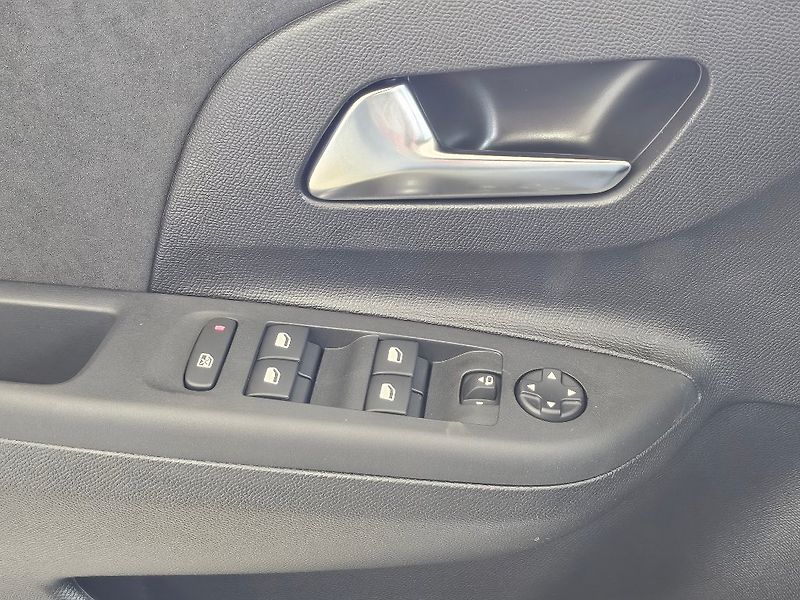 Opel Corsa Electric GS 156 k - fotka 11 z 28