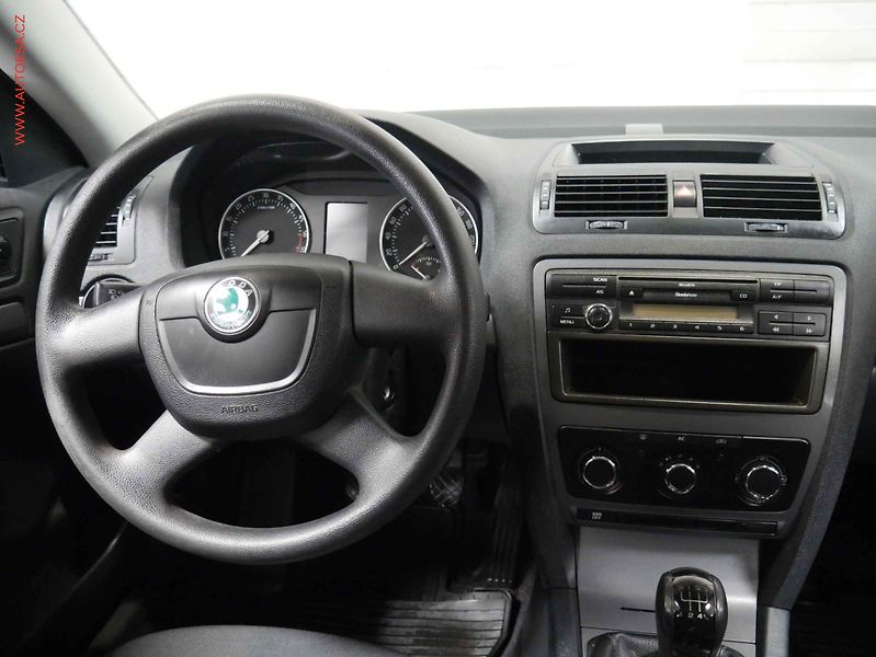 Škoda Octavia (2011) 1.6TDi, AC, el. výbava - fotka 11 z 13
