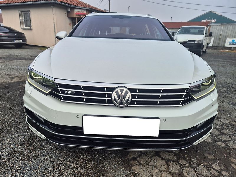 Volkswagen Passat Variant 2,0 BiTDI 176 kW R-lin - fotka 2 z 26