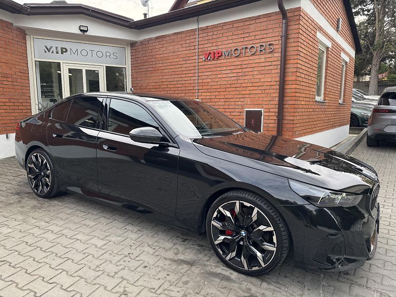 BMW Řada 5 540xD-M PRO-R21-PANO-B&W-TAŽ - fotka 8 z 35