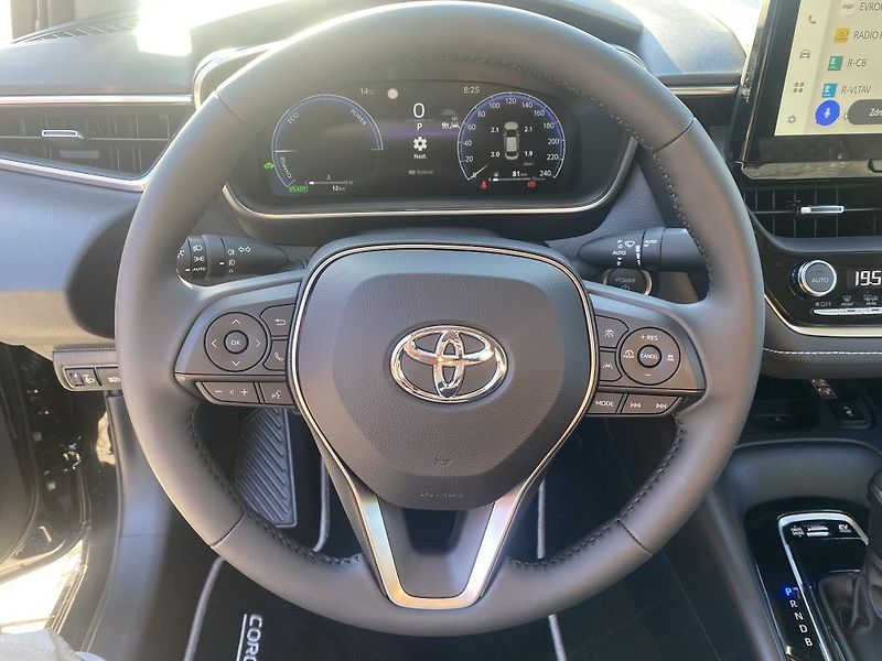 Toyota Corolla 1.8 Hybrid CVT Style - fotka 19 z 27