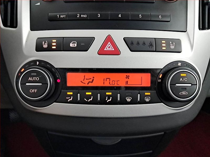 Kia Ceed (2010) 1.6 CRDi, po STK - fotka 13 z 16