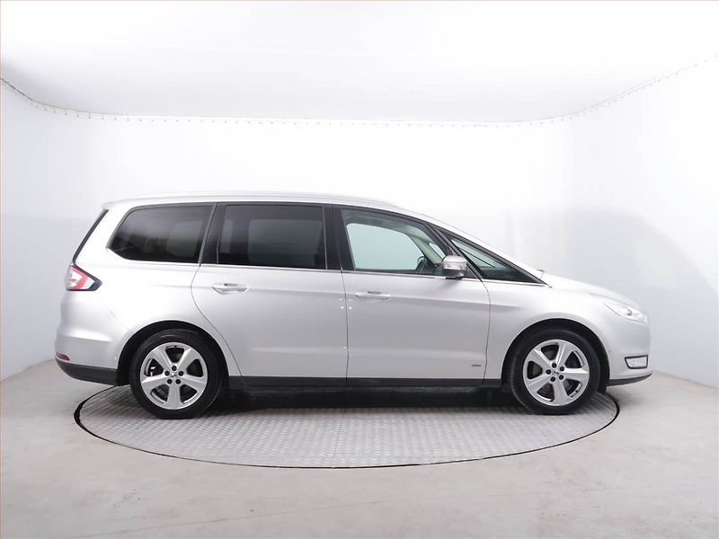 Ford Galaxy (2019) Titanium 2.0 EcoBlue, 4X4 - fotka 6 z 23