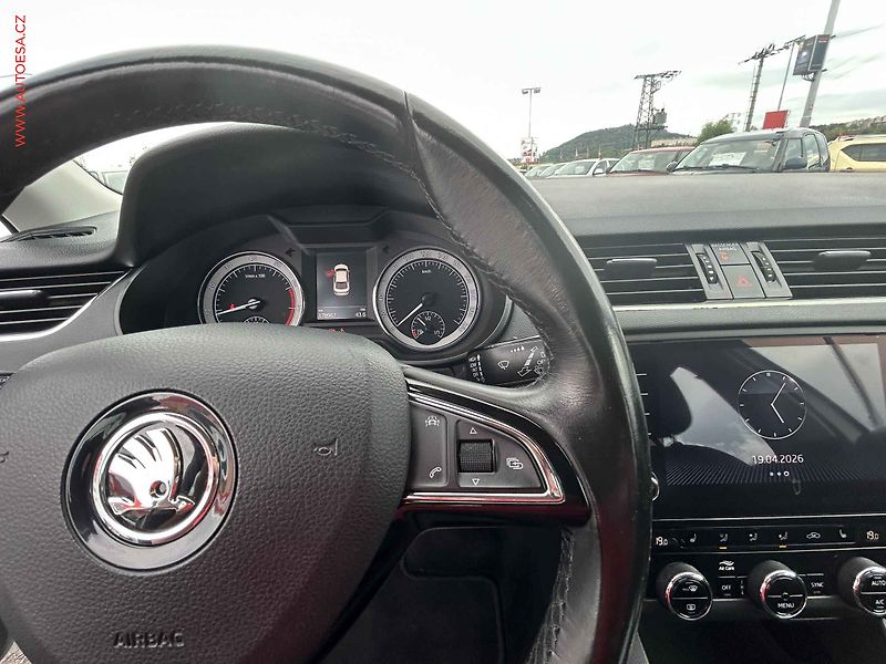 Škoda Octavia (2018) 1.8 TSi, 1.maj,ČR, Elegance - fotka 19 z 19