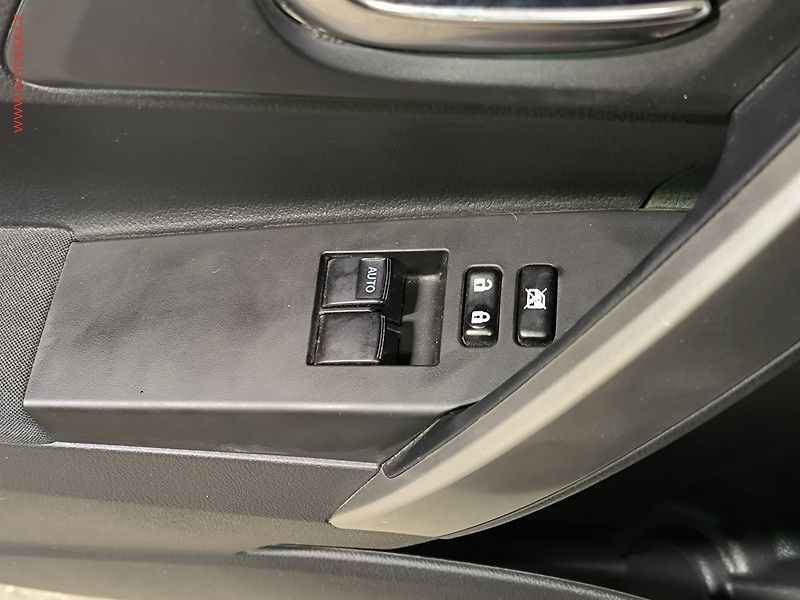 Toyota Auris (2015) 1.3 VVT-i, Cool, +kola - fotka 17 z 17