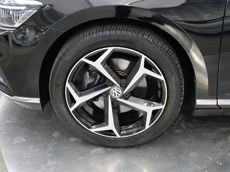 Volkswagen Passat - fotka 10 z 24