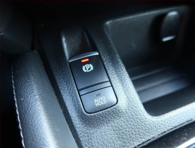 Nissan Qashqai (2018) 1.2 DIG-T, Navi, Tempomat - fotka 23 z 26