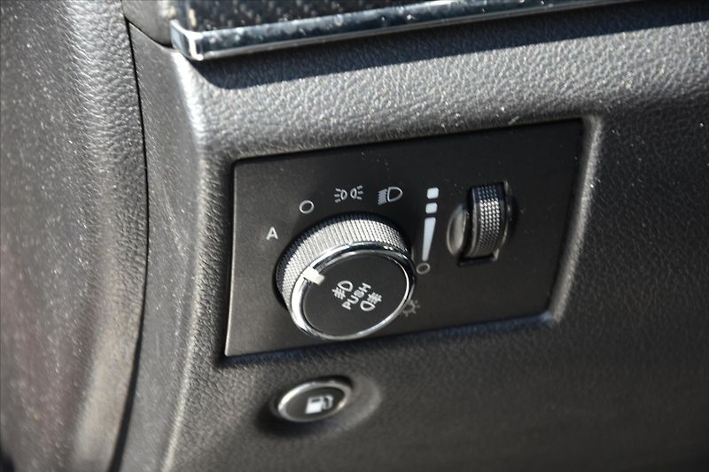 Jeep Grand Cherokee 6.4 SRT 344kW AWD NAVI ČR - fotka 27 z 33