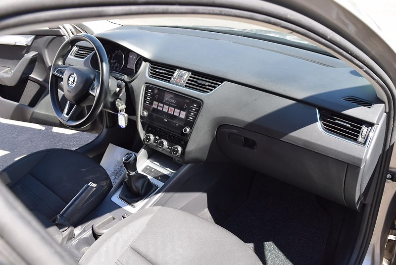 Škoda Octavia (2019) 1.5TSI 110kw AMBI VÝHŘEV NAVI - fotka 35 z 50