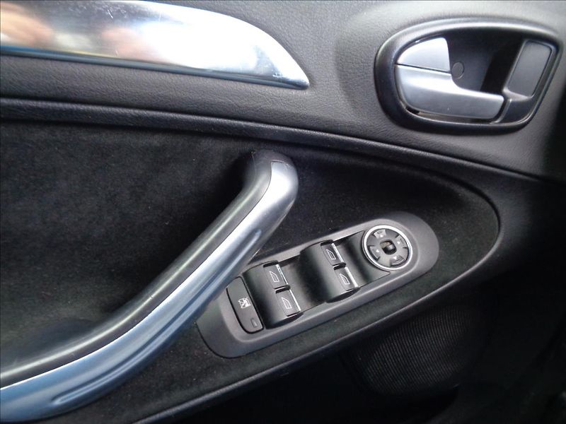 Ford Galaxy 2,2 - fotka 12 z 18