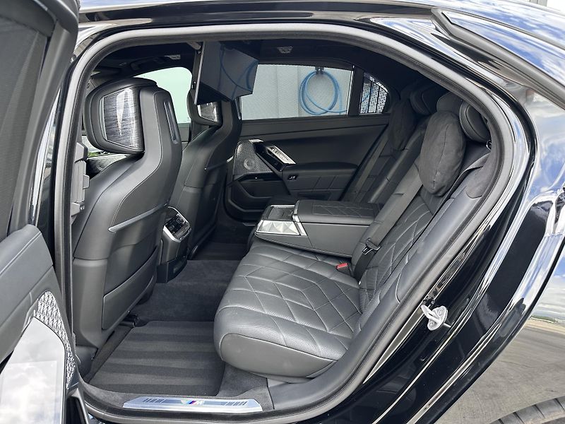 BMW i7 xDrive60 - fotka 8 z 31
