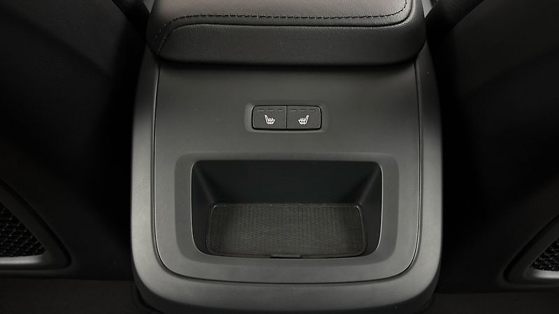 Volvo XC60 2.0 B4 AUT AWD Plus Dark - fotka 23 z 31