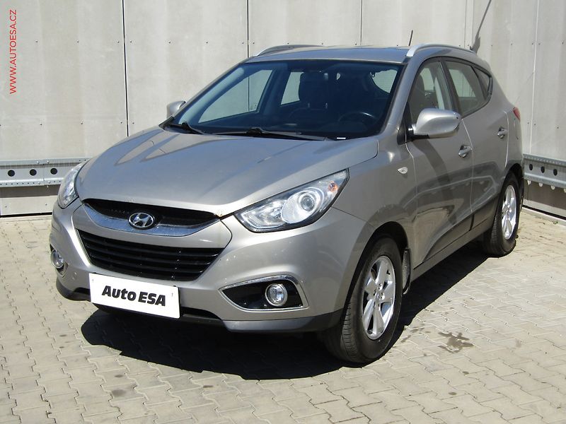 Hyundai ix35 (2011) 1.6 GDi, ČR, AC, TZ, park - fotka 3 z 17