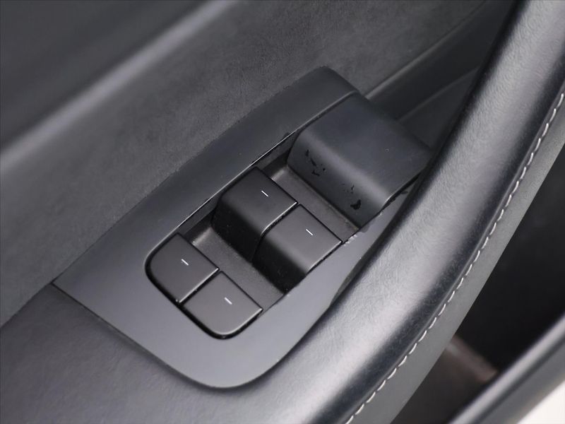 Tesla Model 3 LR 366kW 75kWh AWD DPH - fotka 16 z 35
