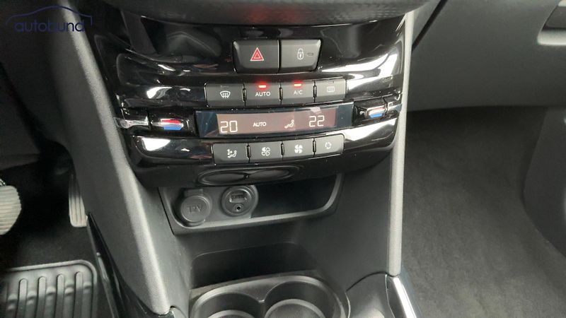 Peugeot 2008 1,2 PT Allure  - fotka 11 z 13