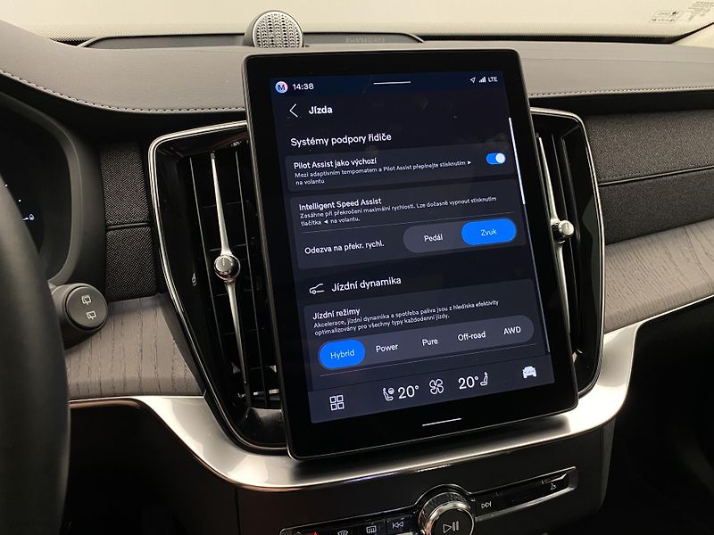 Volvo XC90 T8 RECHARGE BRIGHT ULTRA 7míst - fotka 51 z 70