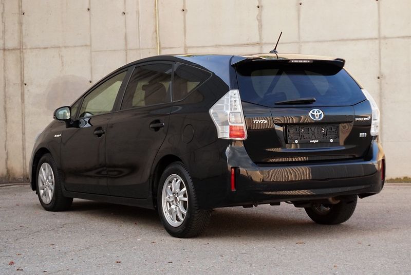 Toyota Prius 1.8 HYBRID 7míst - fotka 8 z 34