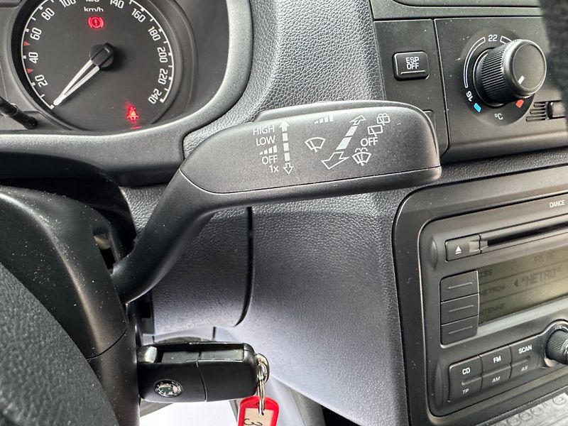 Škoda Roomster (2009) 1.2 HTP - fotka 21 z 28