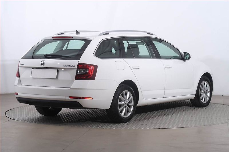 Škoda Octavia (2017) 1.6 TDI, Navi, Tempomat - fotka 5 z 17
