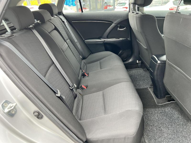 Toyota Avensis SOL 1.8 VVT-i NAVI KLIMA ALU - fotka 34 z 45