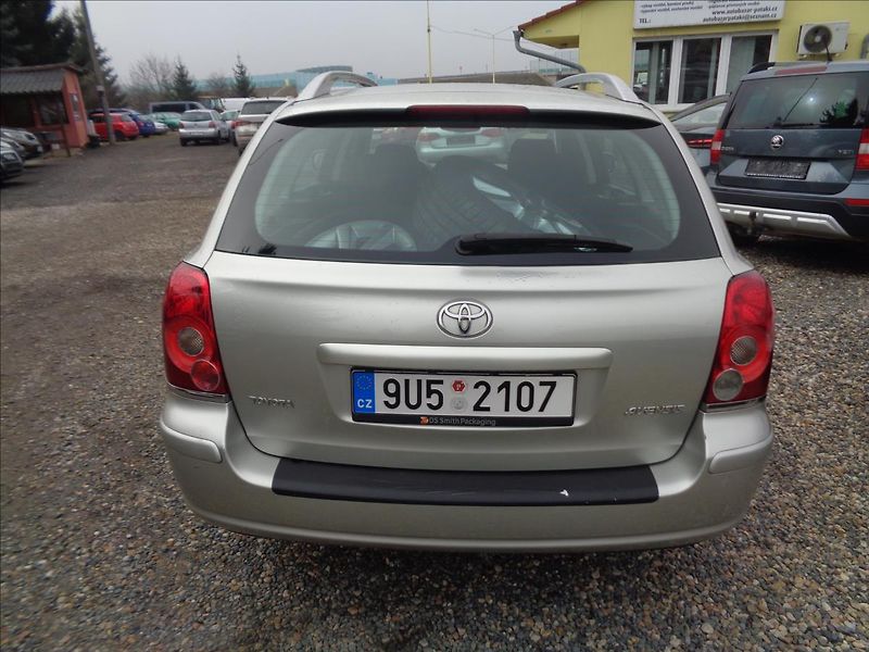 Toyota Avensis 2,0 - fotka 4 z 18