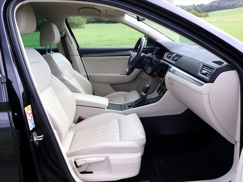 Škoda Superb 2,0 TDI 147kW DSG Style 4x4 CZ - fotka 12 z 45