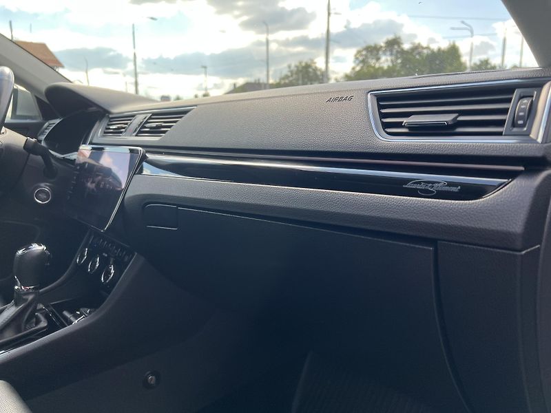 Škoda Superb (2017) 2,0TDi140kW Laurin&Klement DSG - fotka 35 z 42