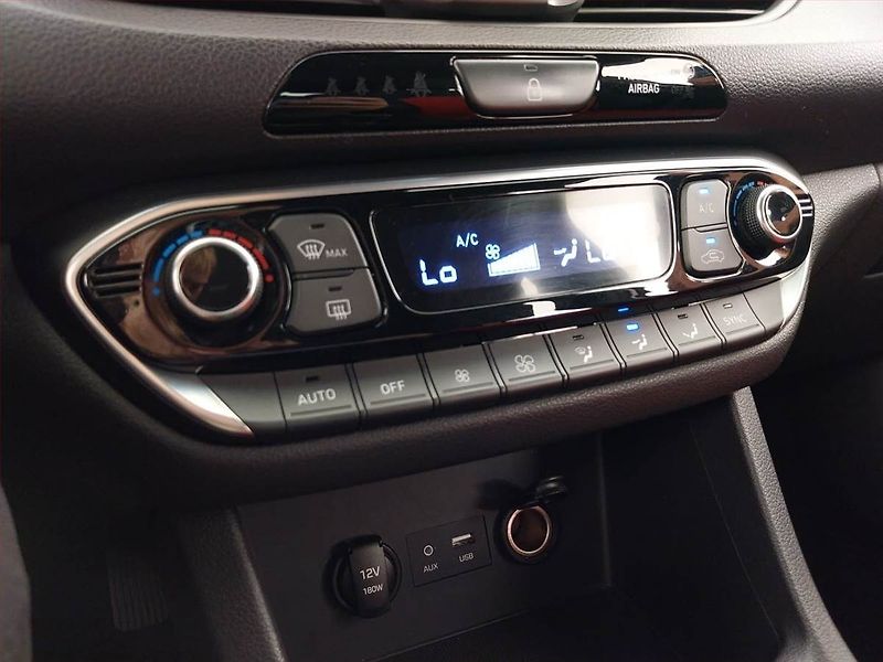 Hyundai i30 (2018) Go! 1.4 T-GDI, ČR,1.maj - fotka 19 z 27