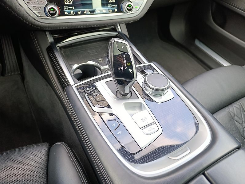 BMW Řada 7 740d xDRIVE DPH - fotka 32 z 42
