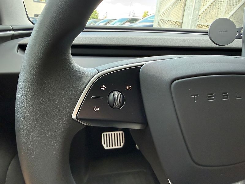Tesla Model 3 Long Range AWD Tažné - fotka 31 z 40