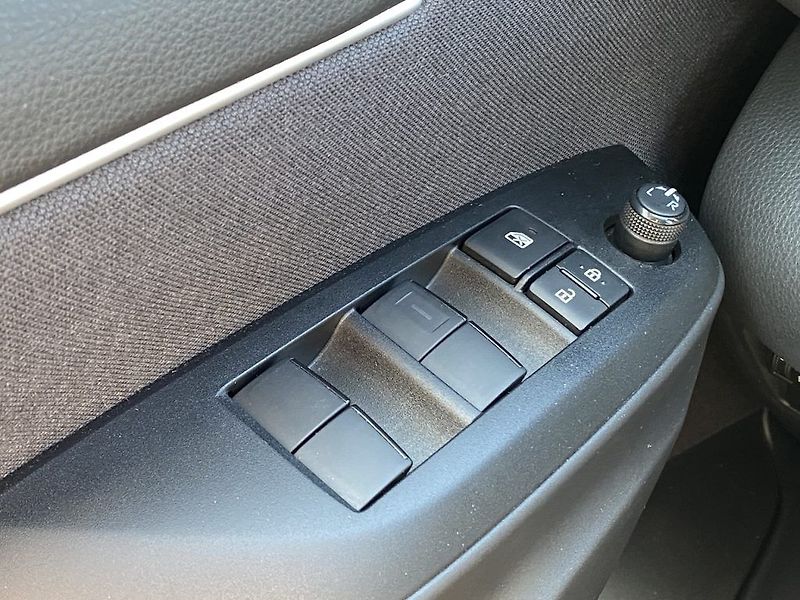 Toyota Yaris 1.5HEV, ČR, Style, záruka - fotka 24 z 27