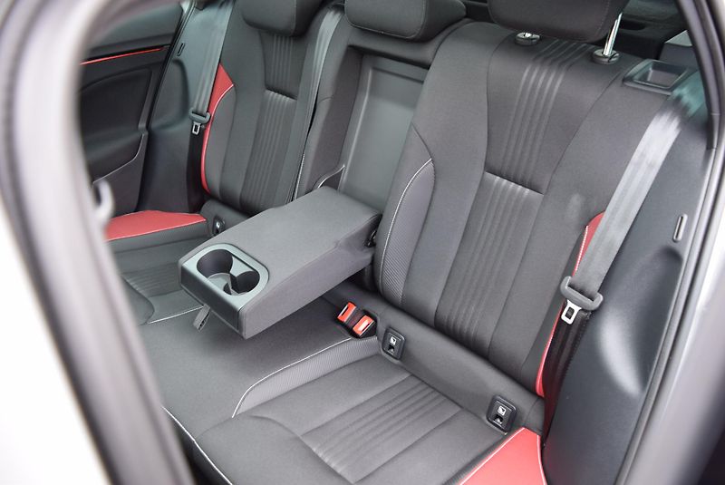 Škoda Scala (2021) 1.0TSI 81kw MONTE CARLO PANO  - fotka 16 z 48