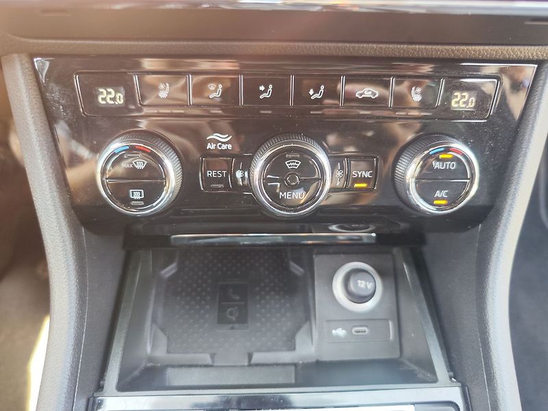 Škoda Superb 2.0 TDI/147kW 4x4 L&K DSG - fotka 29 z 39