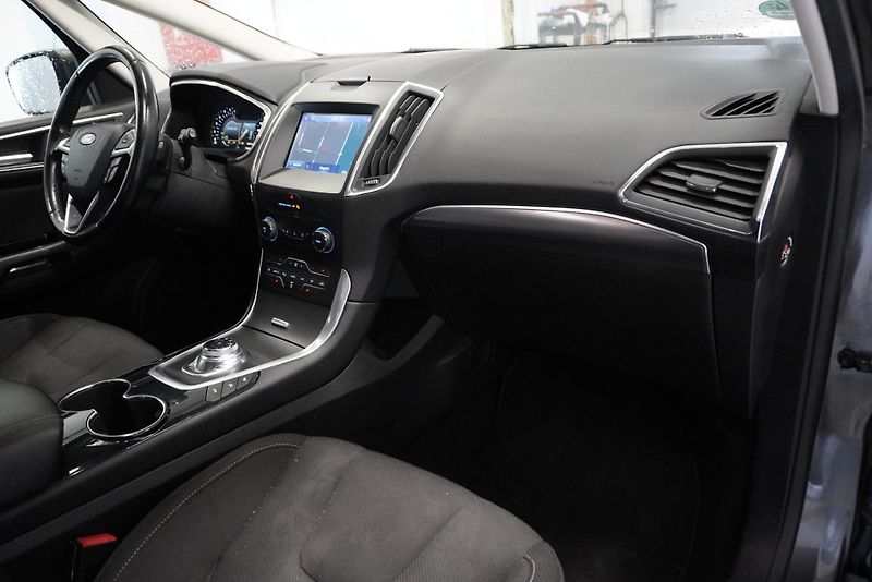 Ford S-MAX 2.0 ECOBLUE TIATNIUM,139 000KM - fotka 25 z 30